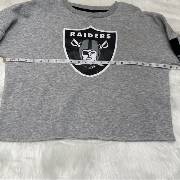 Women’s NWT NFL Raiders cropped sweatshirt - Picture 5 of 8